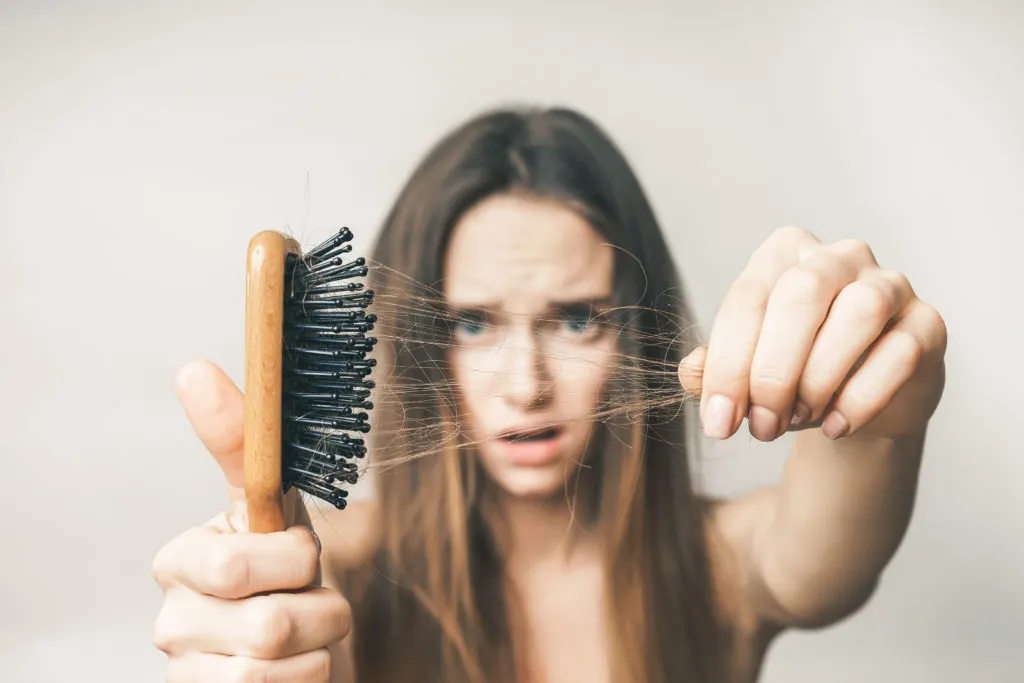 Cabelo saudável: conheça os 3 vilões que prejudicam sua saúde capilar